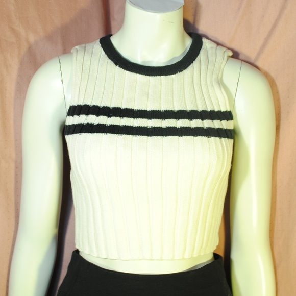 Sadie & Sage Tops - NEVER WORN Athletic Sleeveless 90s Knit Crop Top
